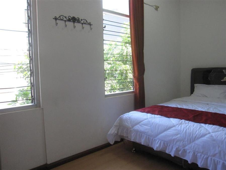 Providence Homestay Surabaya Exteriör bild
